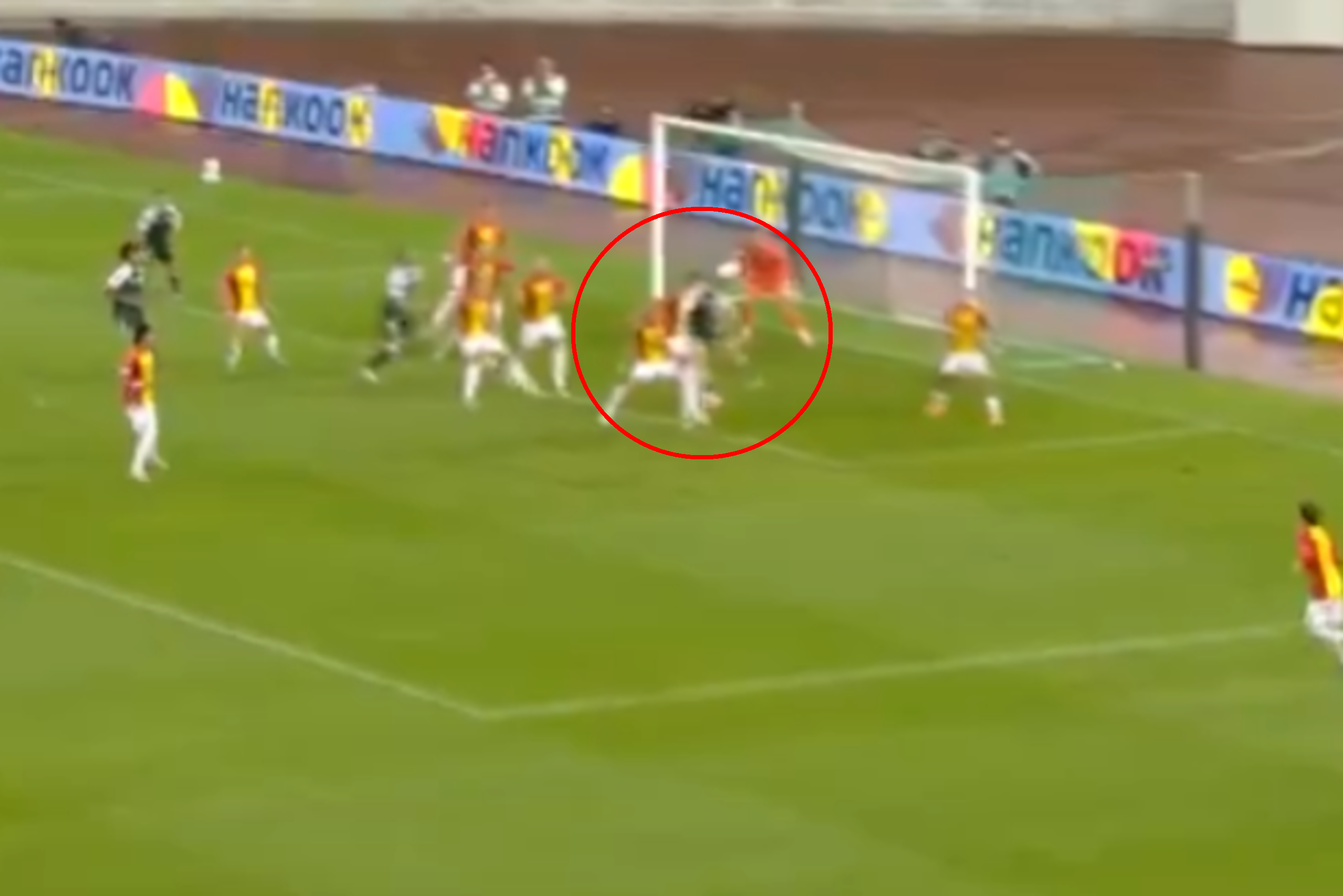 Karol Świderski z bramką w Lidze Europy! Piękny gol głową! [WIDEO]