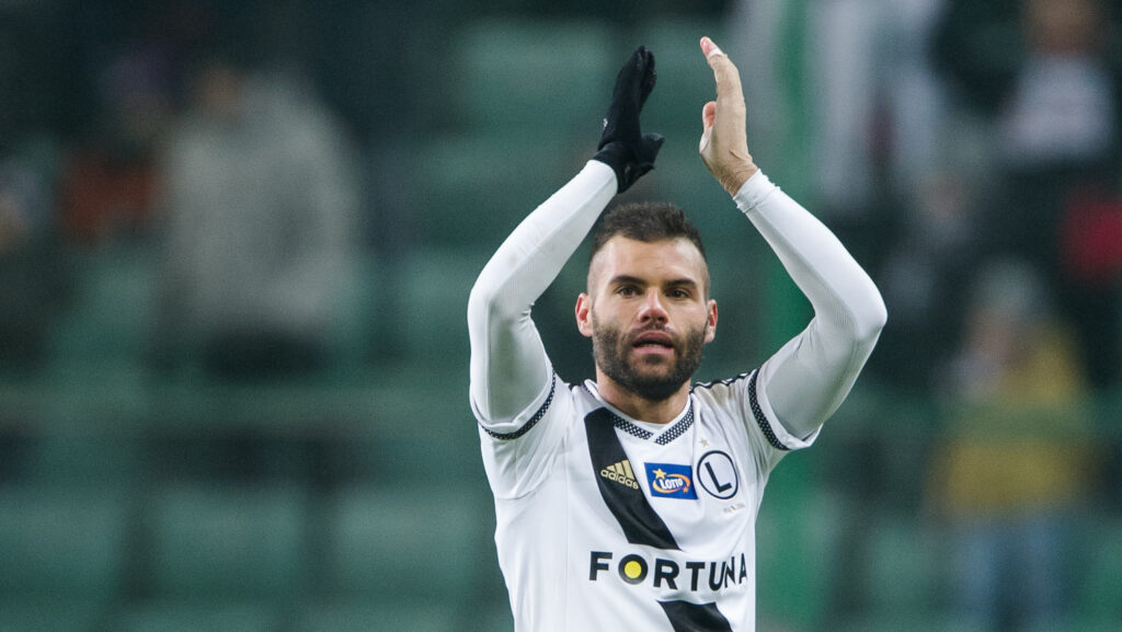 2016.12.18 , Warszawa ,  Pilka nozna, Lotto Ekstraklasa sezon 2016/2017 
Mecz Legia Warszawa - Gornik Leczna
N/Z Nemanja Nikolic zegna sie z kibicami
FOTO Rafal Oleksiewicz / PressFocus

2016.12.18 , Warsaw,
football, polish Ekstraklasa
Legia Warszawa - Gornik Leczna
Nemanja Nikolic zegna sie z kibicami
Credit Rafal Oleksiewicz / PressFocus