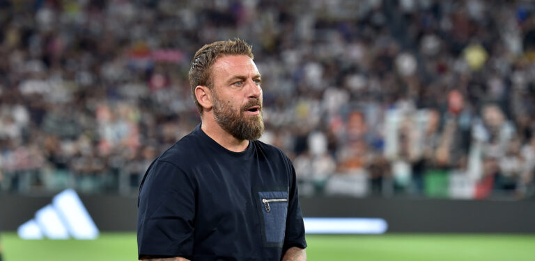 Daniele De Rossi head coach AS Roma during Serie A 2024/25 match between Juventus FC and AS Roma at Allianz Stadium on September 01, 2024 in Turin, Italy - ph Giuliano Marchisciano  during  Juventus FC vs AS Roma, Italian soccer Serie A match in Turin, Italy, September 01 2024 (Photo by Giuliano Marchisciano/IPA Sport /IPA/Sipa USA)
2024.09.01 Turyn
pilka nozna liga wloska
Juventus Turyn - AS Roma
Foto Giuliano Marchisciano/IPA Sport/ipa-agency.net/SIPA USA/PressFocus

!!! POLAND ONLY !!!