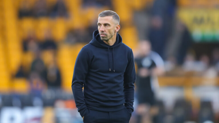Gary O&#039;Neil manager of Wolverhampton Wanderers watches on the warm ups ahead of the Premier League match Wolverhampton Wanderers vs Southampton at Molineux, Wolverhampton, United Kingdom, 9th November 2024

(Photo by Gareth Evans/News Images) in Wolverhampton, United Kingdom on 11/9/2024. (Photo by Gareth Evans/News Images/Sipa USA)
2024.11.09 Wolverhampton
pilka nozna liga angielska
Wolverhampton Wanderers - Southampton
Foto News Images/SIPA USA/PressFocus

!!! POLAND ONLY !!!
