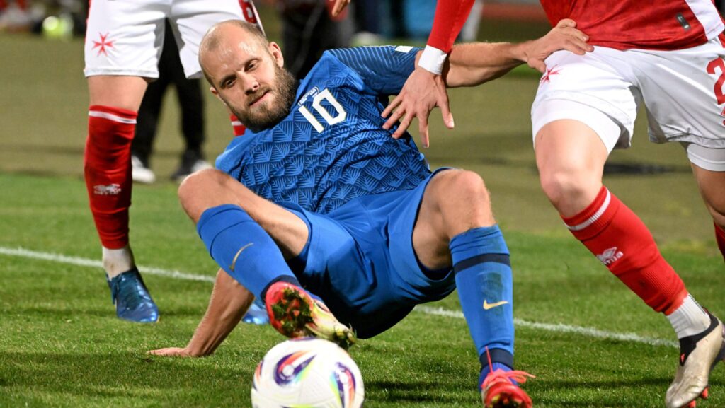 Teemu Pukki of Finland battles for the ball during FIFA World Cup, WM, Weltmeisterschaft, Fussball 2026 European qualifier Group G football match Finland vs Malta in Valletta, Malta March 21, 2025. Valletta Malta LKFTJ20250321233805JZAR PUBLICATIONxNOTxINxSUIxAUTxFRAxKORxJPNxSWExNORxFINxDENxNED Copyright: xJussixNukarix LKFTJ20250321233805JZAR
2025.03.21 Valletta
pilka nozna , eliminacje , kwalifikacje do Mistrzostw Swiata 2026 
Malta - Finlandia
Foto IMAGO/PressFocus

!!! POLAND ONLY !!!