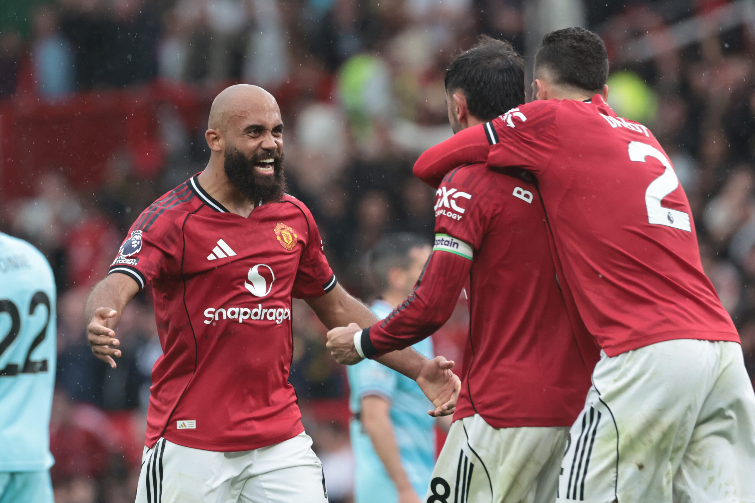 Bryan Mbeumo celebrates the 3-2 win with Bruno Fernandes and Diogo Dalot of Manchester United during the Premier League match Manchester United vs Burnley at Old Trafford, Manchester, United Kingdom, 30th August 2025

(Photo by Mark Cosgrove/News Images) in Manchester, United Kingdom on 8/30/2025. (Photo by Mark Cosgrove/News Images/Sipa USA)
2025.08.30 Manchester
pilka nozna liga angielska
Manchester United - Burnley
Foto News Images/SIPA USA/PressFocus

!!! POLAND ONLY !!!
