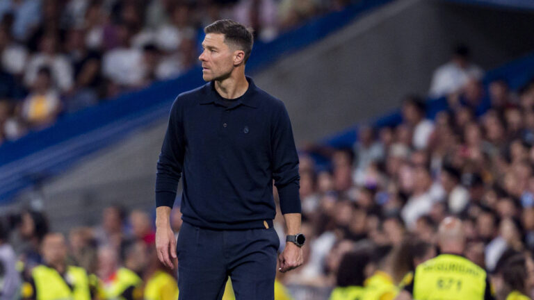 Real Madrid CF v RCD Mallorca - LaLiga EA Sports Xabi Alonso, head coach of Real Madrid, is seen during the LaLiga EA Sports football match between Real Madrid CF and RCD Mallorca at Estadio Santiago Bernabeu on August 30, 2025 in Madrid, Spain. Madrid Estadio Santiago Bernabeu Madrid Spain Copyright: xAlbertoxGardinx AGardin_20250830_Foot_Liga_Real_Madrid_Mallorca_0584
2025.08.30 Madryt
pilka nozna , liga hiszpanska
Real Madryt - RCD Mallorca 
Foto IMAGO/PressFocus

!!! POLAND ONLY !!!
