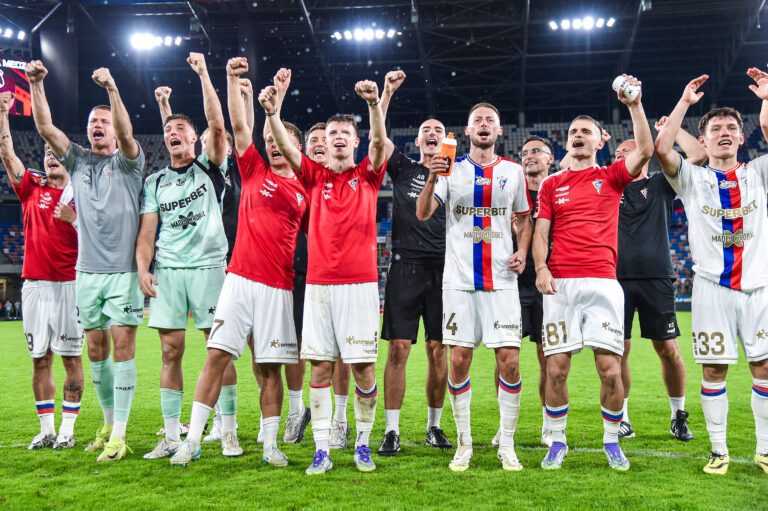 2025.09.21 Zabrze
Pilka nozna PKO BP Ekstraklasa Sezon 2025/2026
Gornik Zabrze - Widzew Lodz
N/z Marcel Lubik, Kamil Lukoszek, Patrik Hellebrand, Jaroslaw Kubicki, Matus Kmet, Maksym Khalm, radosc, wygrana, zwyciestwo
Foto Marcin Bulanda / PressFocus

2025.09.21 Zabrze
Football Polish PKO BP Ekstraklasa League Season 2025/2026
Gornik Zabrze - Widzew Lodz
Marcel Lubik, Kamil Lukoszek, Patrik Hellebrand, Jaroslaw Kubicki, Matus Kmet, Maksym Khalm, radosc, wygrana, zwyciestwo
Credit: Marcin Bulanda / PressFocus