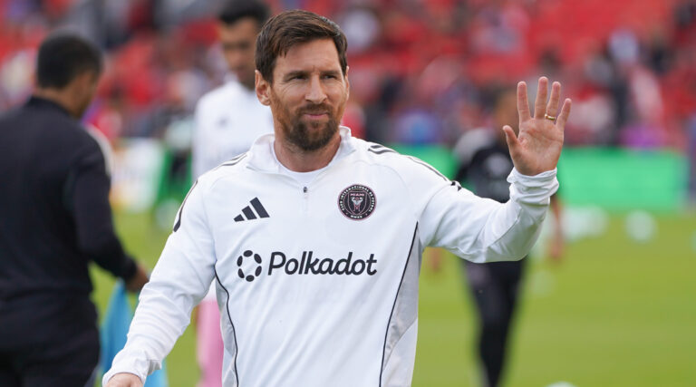 Lionel Messi #10 of Inter Miami CF greets to the fans during the Major League Soccer Match between Inter Miami CF and Toronto FC at BMO Field Stadium. on September 27, 2025 in Toronto, Canada. (Photo by Leonardo Ramirez/ Eyepix Group/Sipa USA)
2025.09.27 Toronto
pilka nozna liga amerykanska MLS
Toronto FC - Inter Miami CF
Foto Eyepix/SIPA USA/PressFocus

!!! POLAND ONLY !!!