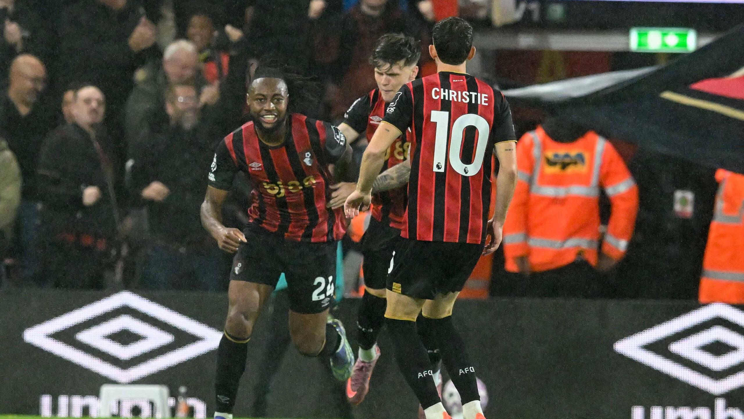 Bournemouth v Fulham Premier League 03/10/2025. Goal 1-1 - Antoine Semenyo 24 of AFC Bournemouth celebrates scoring the equalising goal during the Premier League match between Bournemouth and Fulham at the Vitality Stadium, Bournemouth, England on 3 October 2025. Bournemouth Vitality Stadium Dorset England Editorial use only DataCo restrictions apply See www.football-dataco.com , Copyright: xGrahamxHuntx PSI-22994-0076
2025.10.03 Bournemouth
pilka nozna , liga angielska
AFC Bournemouth - Fulham FC
Foto IMAGO/PressFocus

!!! POLAND ONLY !!!