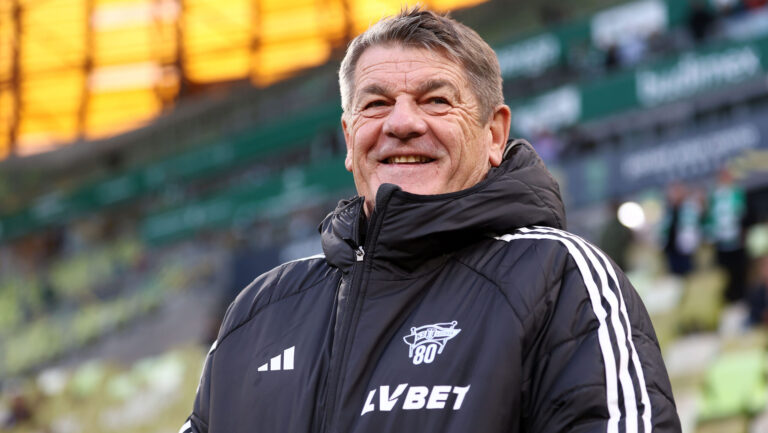 2025.10.03 Gdansk Pilka nozna PKO BP Ekstraklasa sezon 2025/2026 Lechia Gdansk - Wisla Plock N/z John Carver Foto Piotr Matusewicz / PressFocus

2025.10.03 Gdansk
Football Polish PKO BP Ekstraklasa season 2025/2026 
Lechia Gdansk - Wisla Plock 
John Carver 
Credit: Piotr Matusewicz / PressFocus