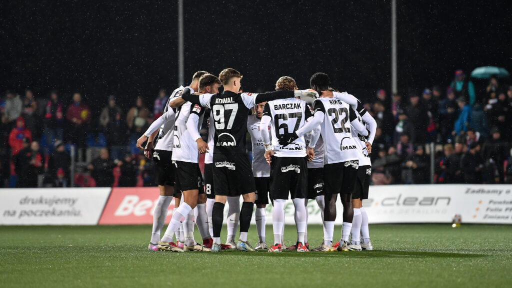 2025.10.04  Bytom
Pilka nozna Betclic 1. Liga sezon 2025/2026
BS Polonia Bytom - Puszcza Niepolomice
N/z Puszcza Niepolomice
Foto Mateusz Sobczak / PressFocus

2025.10.04  Bytom
Football Polish first league - second level 2025/26 season
BS Polonia Bytom - Puszcza Niepolomice
Puszcza Niepolomice
Credit: Mateusz Sobczak / PressFocus