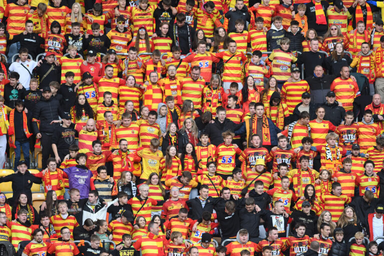 2025.10.05 Bialystok Pilka nozna PKO Ekstraklasa sezon 2025/2026 11. kolejka rozgrywek Jagiellonia Bialystok (zolto-czerwone) - Korona Kielce N/z kibice Jagiellonii Bialystok na trybunach Foto Michal Kosc / PressFocus 
2025.10.05 Bialystok Football Polish PKO Ekstraklasa season 2025/2026 Jagiellonia Bialystok - Korona Kielce Credit Michal Kosc / PressFocus