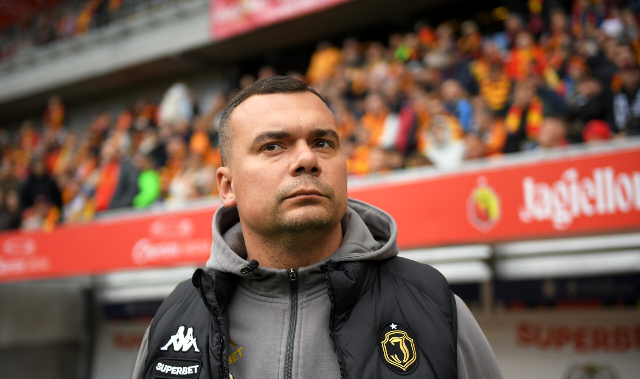 2025.10.05 Bialystok Pilka nozna PKO Ekstraklasa sezon 2025/2026 11. kolejka rozgrywek Jagiellonia Bialystok (zolto-czerwone) - Korona Kielce N/z Adrian Siemieniec trener Jagiellonii Bialystok Foto Michal Kosc / PressFocus 
2025.10.05 Bialystok Football Polish PKO Ekstraklasa season 2025/2026 Jagiellonia Bialystok - Korona Kielce Credit Michal Kosc / PressFocus