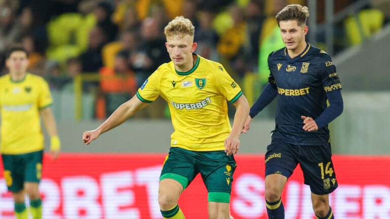 2025.10.05 Katowice
Pilka nozna PKO Ekstraklasa sezon 2025/2026
GKS Katowice - Lech Poznan
N/z Mateusz Kowalczyk Leo Bengtsson
Foto Sebastian Sienkiewicz / PressFocus

2025.10.05 Katowice
Football - Polish PKO Ekstraklasa season 2025/2026
GKS Katowice - Lech Poznan
Mateusz Kowalczyk Leo Bengtsson
Credit: Sebastian Sienkiewicz / PressFocus