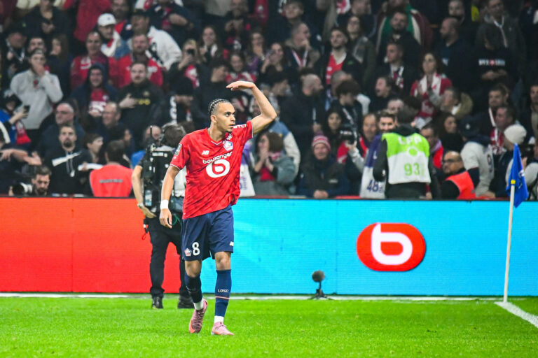 Joie des joueurs de Lille OSC apres le but de Ethan Mbappe (Lille OSC) - Photo :  Baptiste Autissier / Baptiste Autissier / Psnewz / SIPA /00315405_0131//Credit:PSNEWZ/SIPA/2510052252
2025.10.05 Lille
pilka nozna liga francuska
Lille OSC - Paris Saint-Germain
Foto PSNEWZ/SIPA/PressFocus

!!! POLAND ONLY !!!
