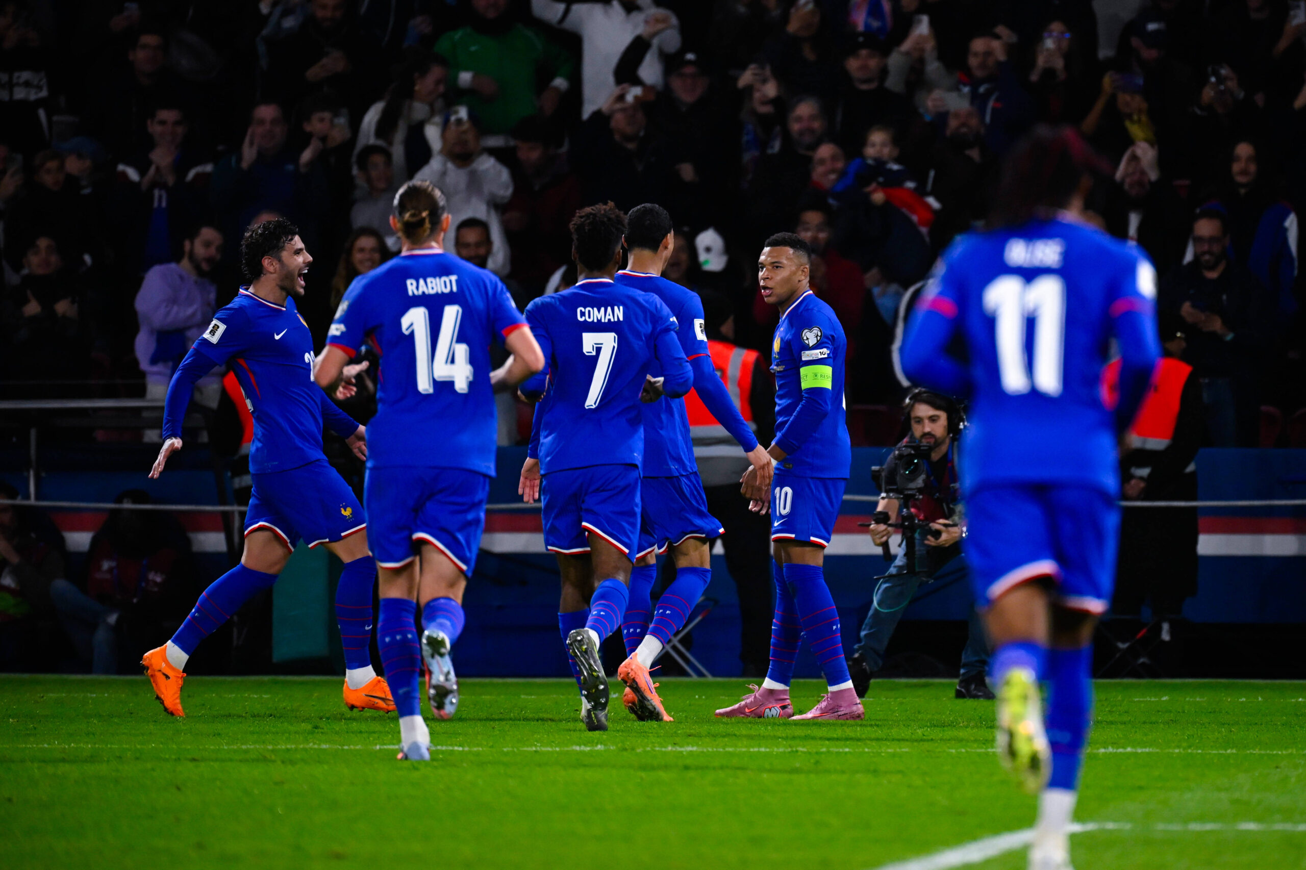 Kylian Mbappe ( 10 - France ) celebrates with teammates during the European Qualifying round match between France and Azerbaijan at Parc des Princes on October 10, 2025 in Paris, France. ( Photo by Federico Pestellini / PsnewZ ) - - Photo :  Federico Pestellini / Federico Pestellini / Psnewz / SIPA /00315585_0017//Credit:PSNEWZ/SIPA/2510102147
2025.10.10 Paryz
pilka nozna , eliminacje , kwalifikacje do mistrzostw swiata 2026
Francja - Azerbejdzan
Foto PSNEWZ/SIPA/PressFocus

!!! POLAND ONLY !!!