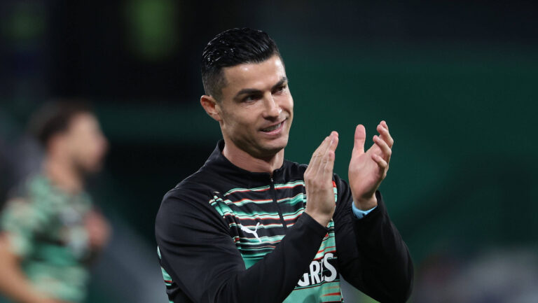 Estadio Jose de Alvalade Lisbon Portugal, Tuesday 14 October 2025 UEFA European Qualifiers Group F, Qualifying round Portugal - Hungary v.l., Cristiano Ronaldo Portugal begrusst die Fans *** Estadio Jose de Alvalade Lisbon Portugal, Tuesday 14 October 2025 UEFA European Qualifiers Group F, Qualifying round Portugal Hungary v l , Cristiano Ronaldo Portugal greets the fans Copyright: JoaquimxFerreira
2025.10.14 Lizbona
pilka nozna , eliminacje , kwalifikacje do mistrzostw swiata 2026
Portugalia - Wegry
Foto IMAGO/PressFocus

!!! POLAND ONLY !!!