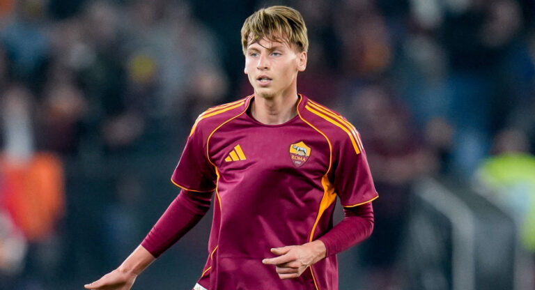 AS Roma v FC Internazionale - Serie A Enilive Jan Ziolkowski of AS Roma during the Serie A Enilive match between AS Roma and FC Internazionale at Stadio Olimpico on October 18, 2025 in Rome, Italy. Rome Stadio Olimpico Lazio Italy Copyright: xGiuseppexMaffiax 251018_SerieA_Roma-Inter_9423
2025.10.18 Rzym
pilka nozna , liga wloska
AS Roma - Inter Mediolan
Foto IMAGO/PressFocus

!!! POLAND ONLY !!!