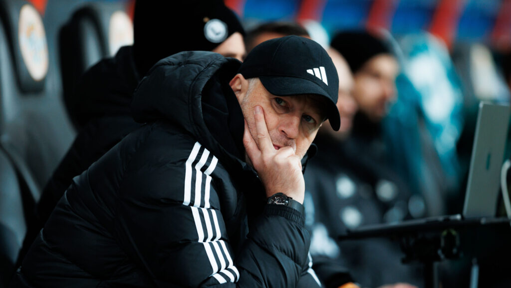 2025.10.19 Lubin
Pilka nozna PKO Ekstraklasa sezon 2025/2026
KGHM Zaglebie Lubin - Legia Warszawa
N/z Edward Iordanescu Trener (Head Coach)
Foto Tomasz Folta / PressFocus

2025.10.19 Lubin
Football PKO Ekstraklasa season 2025/2026
KGHM Zaglebie Lubin - Legia Warszawa
Edward Iordanescu Trener (Head Coach)
Credit: Tomasz Folta / PressFocus