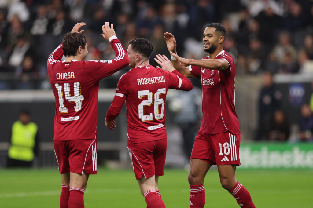 22.10.2025, Fussball UEFA Champions League, Eintracht Frankfurt - Liverpool FC, emonline, emspor, v.l., Torjubel zum 1:4 durch Cody Gakpo Liverpool FC, Goal celebration, celebrate the goal, Federico Chiesa Liverpool FC, Andrew Robertson Liverpool FC DFL/DFB REGULATIONS PROHIBIT ANY USE OF PHOTOGRAPHS AS IMAGE SEQUENCES AND/OR QUASI-VIDEO. xdcx *** 22 10 2025, Football UEFA Champions League, Eintracht Frankfurt Liverpool FC, emonline, emspor, v l , Goal celebration, celebrate the goal, Cody Gakpo Liverpool FC , Goal celebration, celebrate the goal, Federico Chiesa Liverpool FC , Andrew Robertson Liverpool FC DFL DFB REGULATIONS PROHIBIT ANY USE OF PHOTOGRAPHS AS IMAGE SEQUENCES AND OR QUASI VIDEO xdcx Copyright: HMBxMedia/Claus
2025.10.22 Frankfurt
pilka nozna , liga mistrzow
Eintracht Frankfurt - FC Liverpool
Foto IMAGO/PressFocus

!!! POLAND ONLY !!!