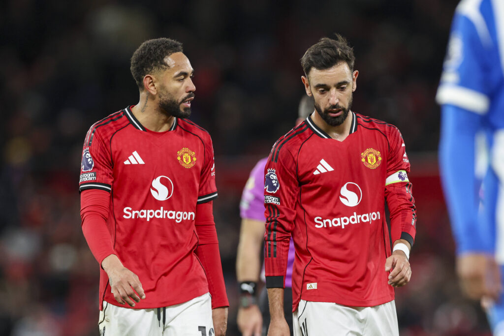 Manchester United, ManU v Brighton &amp; Hove Albion, Premier League Manchester United forward Matheus Cunha 10 and Manchester United midfielder Bruno Fernandes 8 talk as they leave the pitch at half time during the Manchester United v Brighton &amp; Hove Albion Premier League match at Old Trafford, Manchester, England on 25 October 2025 Credit: Phil Duncan/Every Second Media Editorial use only. All images are copyright Every Second Media Limited. No images may be reproduced without prior permission. All rights reserved. Premier League and Football League images are subject to licensing agreements with Football DataCo Limited. see https://www.football-dataco.com Copyright: xIMAGO/EveryxSecondxMediax ESM-1637-0028 PhilxDuncanx/xEveryxSecondxMediax
2025.10.25 Manchester
pilka nozna , liga angielska
Manchester United - Brighton and Hove Albion
Foto IMAGO/PressFocus

!!! POLAND ONLY !!!
