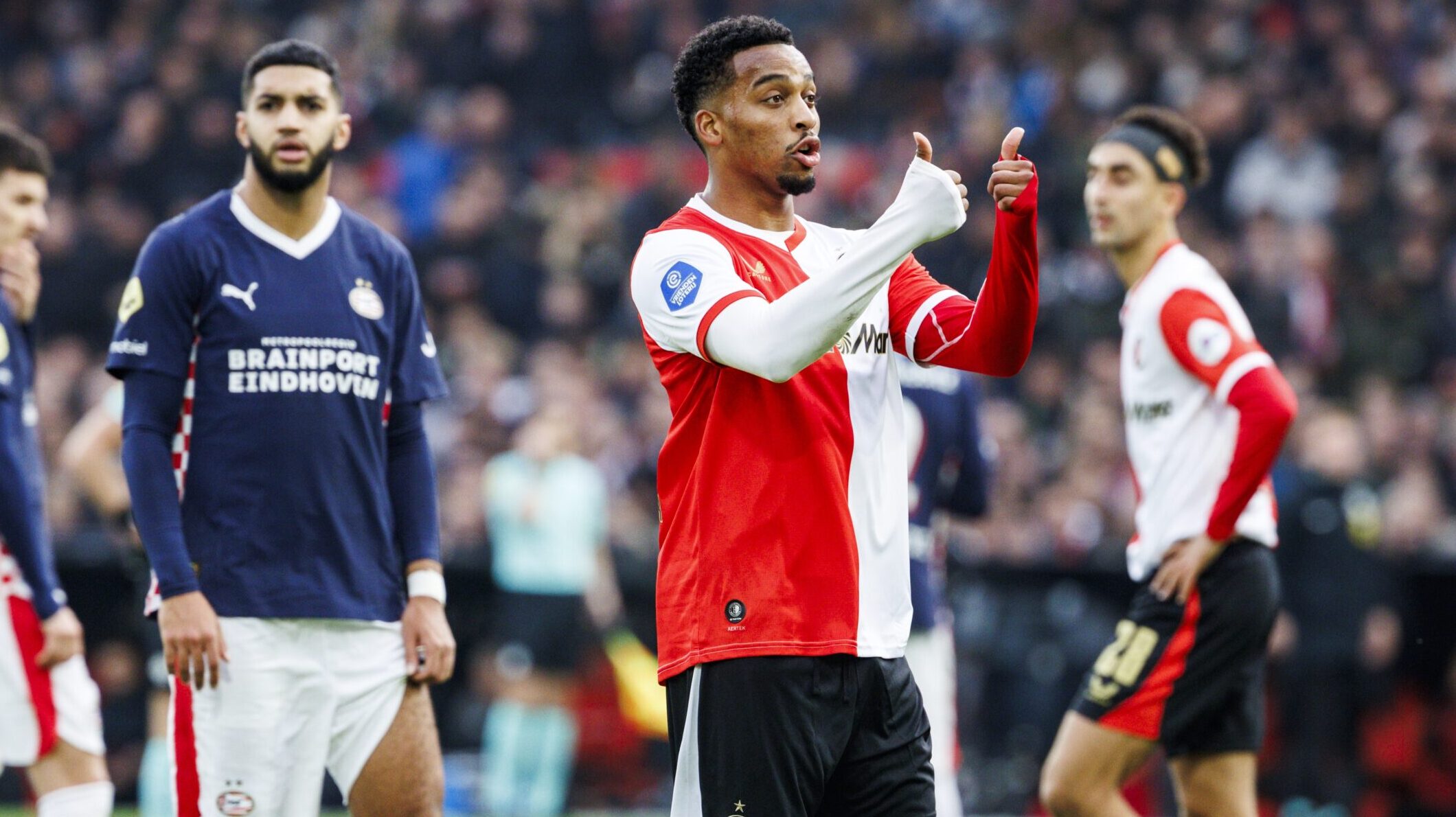 10/26/2025 - ROTTERDAM - Quinten Timber of Feyenoord during the Dutch Eredivisie match between Feyenoord and PSV at Feyenoord Stadium De Kuip on October 26, 2025, in Rotterdam, Netherlands. ANP BAS CZERWINSKI /ANP/Sipa USA
2025.10.26 Rotterdam
pilka nozna liga holenderska
Feyenoord Rotterdam - PSV Eindhoven
Foto ANP/SIPA USA/PressFocus

!!! POLAND ONLY !!!