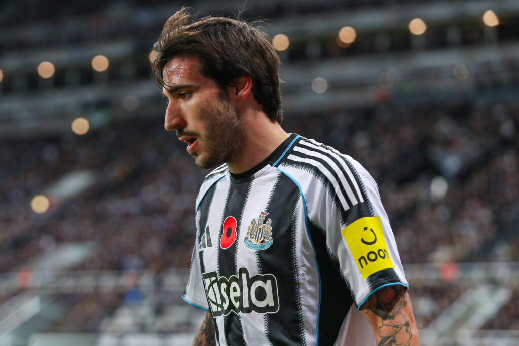 Newcastle United v Tottenham Hotspur, Carabao Cup Sandro Tonali Of Newcastle United during the Newcastle United v Tottenham Hotspur Carabao Cup Round of 16 match at St. James Park, Newcastle Upon Tyne, England on 29 October 2025 Credit: Lee Keuneke/Every Second Media Editorial use only. All images are copyright Every Second Media Limited. No images may be reproduced without prior permission. All rights reserved. Premier League and Football League images are subject to licensing agreements with Football DataCo Limited. see https://www.football-dataco.com Copyright: xIMAGO/EveryxSecondxMediax ESM-1647-0161 LeexKeunekex/xEveryxSecondxMediax
2025.10.29 Newcastle
pilka nozna , Puchar Ligi Angielskiej
Newcastle United - Tottenham Hotspur
Foto IMAGO/PressFocus

!!! POLAND ONLY !!!