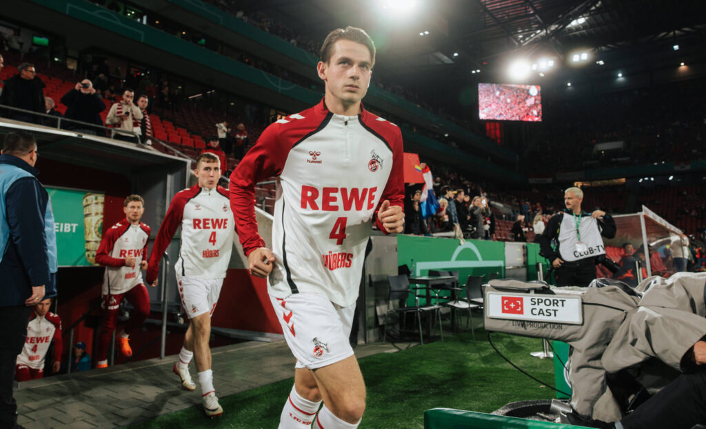 29.10.25, Manner, Fussball, DFB Pokal, 2025/2026, 1.FC Koln - FC Bayern Munchen, 2. Runde Jakub Kaminski  16 - 1. FC Koln Einlaufen zum Aufwarmen Koln RheinEnergie Stadion NRW Deutschland *** 29 10 25, Men, Football, DFB Cup, 2025 2026, 1 FC Koln FC Bayern Munchen, 2nd round Jakub Kaminski 16 1 FC Koln Warm-up run-in Cologne RheinEnergie Stadion NRW Germany
2025.10.29 Kolonia
pilka nozna , Puchar Niemiec
1. FC Koeln - Bayern Monachium
Foto IMAGO/PressFocus

!!! POLAND ONLY !!!