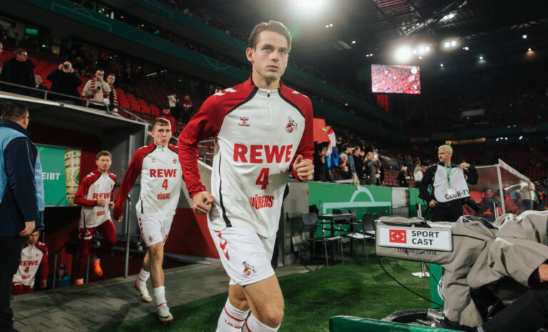 29.10.25, Manner, Fussball, DFB Pokal, 2025/2026, 1.FC Koln - FC Bayern Munchen, 2. Runde Jakub Kaminski  16 - 1. FC Koln Einlaufen zum Aufwarmen Koln RheinEnergie Stadion NRW Deutschland *** 29 10 25, Men, Football, DFB Cup, 2025 2026, 1 FC Koln FC Bayern Munchen, 2nd round Jakub Kaminski 16 1 FC Koln Warm-up run-in Cologne RheinEnergie Stadion NRW Germany
2025.10.29 Kolonia
pilka nozna , Puchar Niemiec
1. FC Koeln - Bayern Monachium
Foto IMAGO/PressFocus

!!! POLAND ONLY !!!