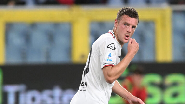 JAMIE VARDY, Cremonese, Serie A 2025-26, Genoa-Cremonese 0-2, azione, action, single shot, gesti SERIE A 2024-25 GENOA-CREMONESE 0-2
2025.10.29 Genua
pilka nozna , liga wloska
Genoa CFC - US Cremonese
Foto IMAGO/PressFocus

!!! POLAND ONLY !!!