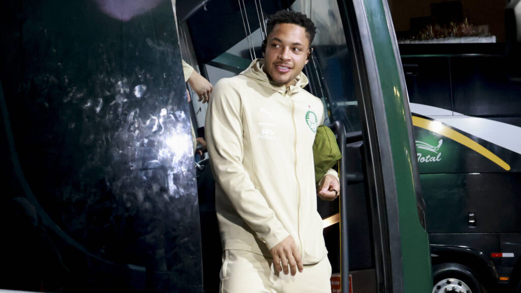 match between Palmeiras and LDU Quito for the Conmebol Libertadores Sao Paulo SP, 10/30/2025 - Libertadores/Palmeiras vs LDU Quito Player Vitor Roque arrives at the stadium for the match between Palmeiras and LDU Quito, for the second leg of the Conmebol Libertadores semi-final, on the evening of Thursday, October 30, 2025, at Allianz Parque, in Sao Paulo-SP. Foto: Leco Viana/Thenews2/imago images SPO PUBLICATIONxNOTxINxUSA Copyright: xLecoxVianax
2025.10.30 Sao Paulo
pilka nozna , Copa Libertadores
SE Palmeiras - LDU Quito
Foto IMAGO/PressFocus

!!! POLAND ONLY !!!