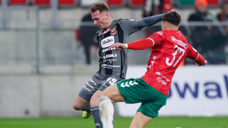 2025.10.31 Sosnowiec
Pilka nozna Betclic 2 Liga Sezon 2025/2026
Zaglebie Sosnowiec - Chojniczanka Chojnice
N/z Adrian Gryszkiewicz Damian Michalik 
Foto Sebastian Sienkiewicz / PressFocus

2025.10.31 Sosnowiec
Football - Polish Betclic 2 league Season 2025/2026
Zaglebie Sosnowiec - Chojniczanka Chojnice
Adrian Gryszkiewicz
Credit: Sebastian Sienkiewicz / PressFocus