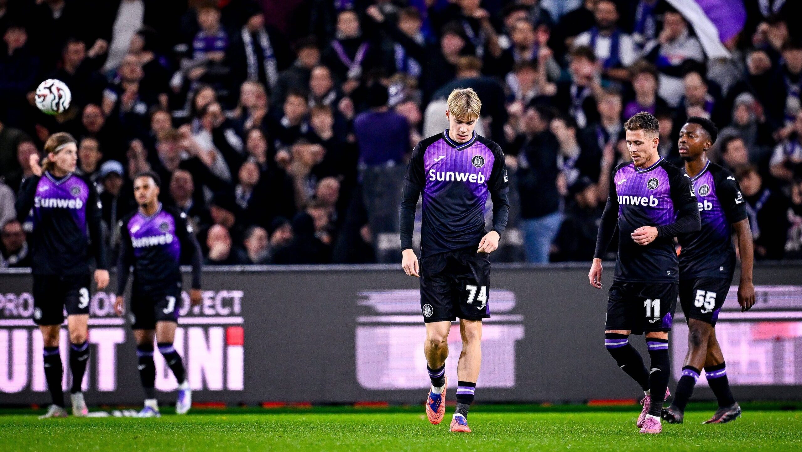 RSC Anderlecht v KV Mechelen - Jupiler Pro League ANDERLECHT, BELGIUM - NOVEMBER 01 : De Cat Nathan midfielder of RSC Anderlecht and Hazard Thorgan midfielder of RSC Anderlecht after the 1-1 during the Jupiler Pro League match between RSC Anderlecht and KV Mechelen on November 1, 2025 in Anderlecht, Belgium, 01/11/2025 PUBLICATIONxNOTxINxFRAxBEL Copyright: xTomasxSiskx
2025.11.01 Bruksela
pilka nozna , liga belgijska
RSC Anderlecht Bruksela - KV Mechelen
Foto IMAGO/PressFocus

!!! POLAND ONLY !!!