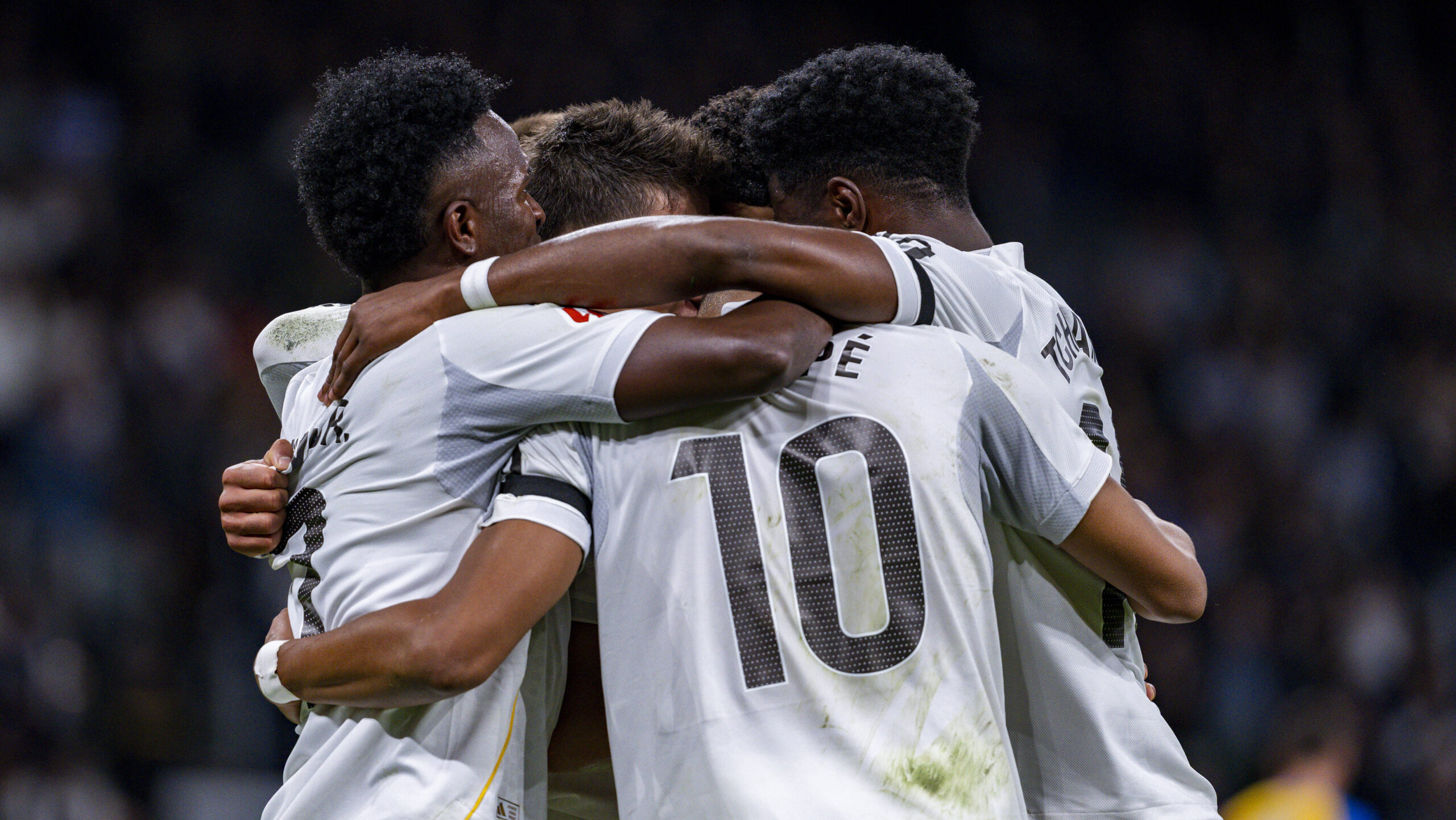 Real Madrid CF v Valencia CF - LaLiga EA Sports Players of Real Madrid from L to R Vinicius Junior, Kylian Mbappe, Jude Bellingham, Aurelien Tchouameni celebrates a goal during the LaLiga EA Sports football match between Real Madrid CF and Valencia CF at Estadio Santiago Bernabeu on November 01, 2025 in Madrid, Spain. Madrid Estadio Santiago Bernabeu Madrid Spain Copyright: xAlbertoxGardinx AGardin_20251101_Foot_Liga_ReaMad_Val_0305
2025.11.01 Madryt
pilka nozna , liga hiszpanska
Real Madryt - Valencia CF
Foto IMAGO/PressFocus

!!! POLAND ONLY !!!