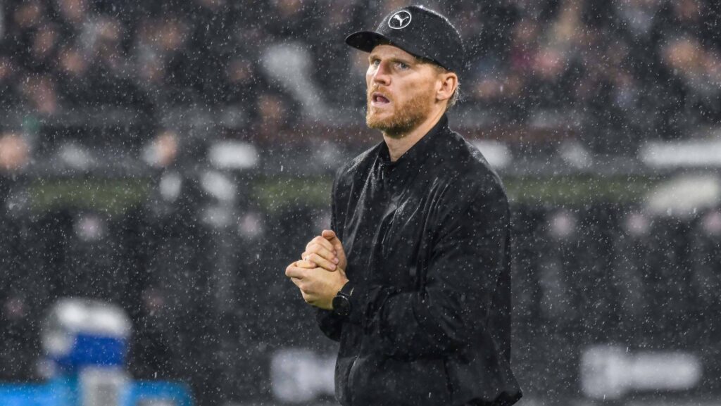 Eugen Polanski Trainer  Gladbach  Deutschland , Hamburg , Millerntorstadion , Fussball , 1. Bundesliga , FC St Pauli - Borussia Monchengladbach *** Eugen Polanski Coach Gladbach Germany , Hamburg , Millerntorstadion , Football , 1 Bundesliga , FC St Pauli Borussia Monchengladbach
2025.11.01 Hamburg
pilka nozna , liga niemiecka
FC St. Pauli - Borussia Moenchengladbach
Foto IMAGO/PressFocus

!!! POLAND ONLY !!!