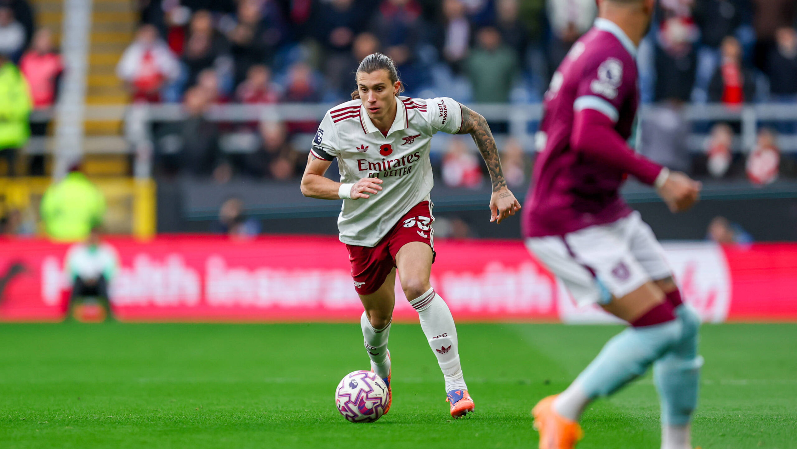 Burnley v Arsenal Premier League 01/11/2025. Arsenal defender Riccardo Calafiori 33 during the Premier League match between Burnley and Arsenal at Turf Moor, Burnley, England on 1 November 2025. Editorial use only DataCo restrictions apply See www.football-dataco.com , Copyright: xSimonxDaviesx PSI-23137-0120
2025.11.01 Burnley
pilka nozna , liga angielska
Burnley - Arsenal Londyn
Foto IMAGO/PressFocus

!!! POLAND ONLY !!!