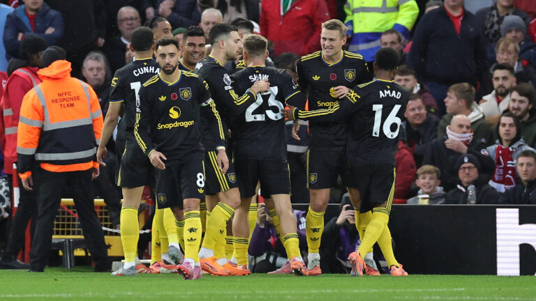 NOTTINGHAM, ENGLAND - NOVEMBER 1: Casemiro of Manchester United is mobbed by teammates after scoring their teams first goal during the Premier League match between Nottingham Forest and Manchester United at City Ground on November 1, 2025 in Nottingham, England. (Photo by James Holyoak/MB Media/Getty Images)
2025.11.01 Nottingham
Pilka nozna liga angielska
Nottingham Forest - Manchester United
Foto MB Media/PressFocus

!!! POLAND ONLY !!!