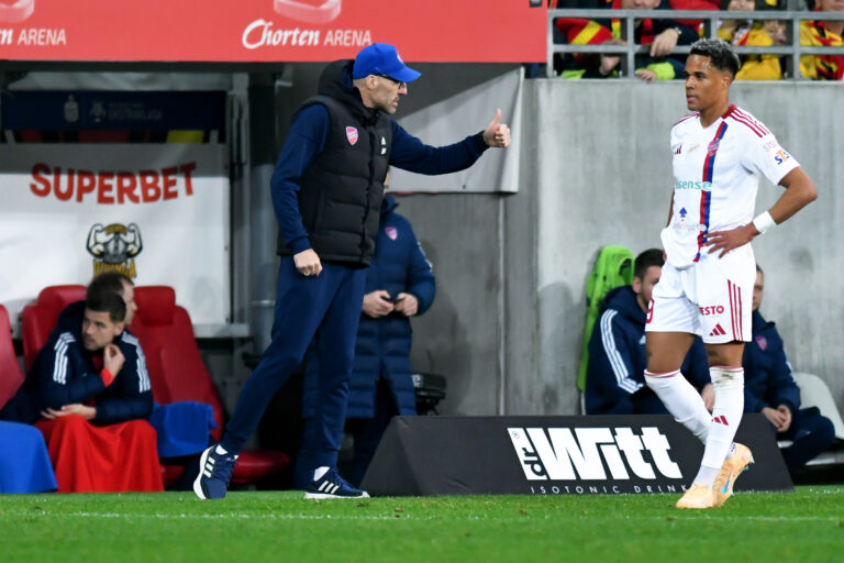 2025.11.02 Bialystok Pilka nozna PKO Ekstraklasa sezon 2025/2026 14. kolejka rozgrywek Jagiellonia Bialystok (zolto-czerwone) - Rakow Czestochowa N/z Marek Papszun trener Rakowa Czestochowa Michael Ameyaw Foto Michal Kosc / PressFocus 
2025.11.02 Bialystok Football Polish PKO Ekstraklasa season 2025/2026 Jagiellonia Bialystok - Rakow Czestochowa Credit Michal Kosc / PressFocus