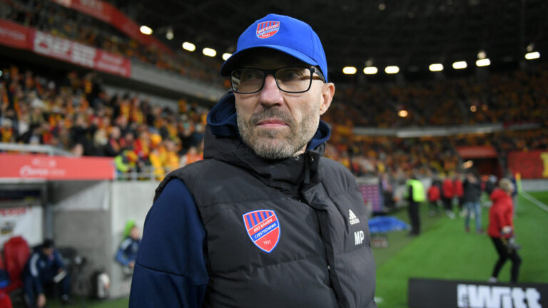 2025.11.02 Bialystok Pilka nozna PKO Ekstraklasa sezon 2025/2026 14. kolejka rozgrywek Jagiellonia Bialystok (zolto-czerwone) - Rakow Czestochowa N/z Marek Papszun trener Rakowa Czestochowa Foto Michal Kosc / PressFocus 
2025.11.02 Bialystok Football Polish PKO Ekstraklasa season 2025/2026 Jagiellonia Bialystok - Rakow Czestochowa Credit Michal Kosc / PressFocus