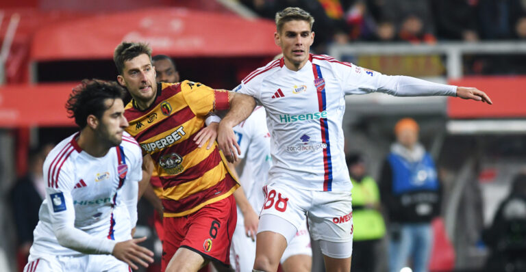 2025.11.02 Bialystok Pilka nozna PKO Ekstraklasa sezon 2025/2026 14. kolejka rozgrywek Jagiellonia Bialystok (zolto-czerwone) - Rakow Czestochowa N/z (L-P) Apostolos Konstantopoulos Taras Romanczuk Peter Barath Foto Michal Kosc / PressFocus 
2025.11.02 Bialystok Football Polish PKO Ekstraklasa season 2025/2026 Jagiellonia Bialystok - Rakow Czestochowa Credit Michal Kosc / PressFocus