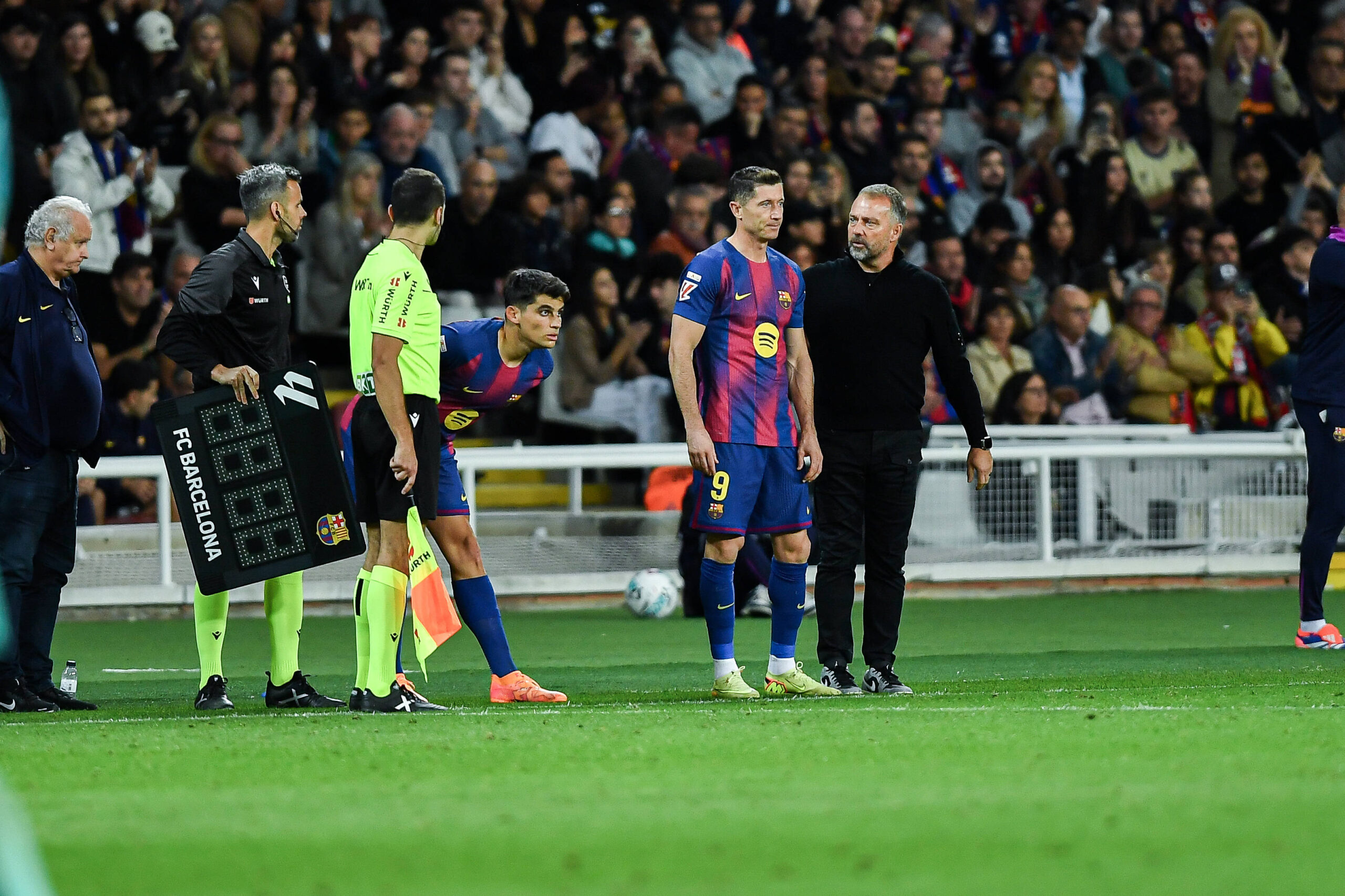 FC Barcelona, Barca v ELCHE CF. OLIMPIC STADIUM LLUIS COMPANYS. MONTJUIC,BARCELONA. November 2,2025 FC BARCELONA vs ELCHE CF November 2 ,2025 Robert Lewandowski 9 of FC Barcelona and Hansi Flick head coach of FC Barcelona during the match between FC Barcelona and Elche CF corresponding to the ninth day of La Liga EA Sports at at Olimpic Stadium Lluis Companys of Montjuic in Barcelona, Spain. Barcelona ESP Copyright: xS.xRosx
2025.11.02 Barcelona
pilka nozna , liga hiszpanska
 FC Barcelona - Elche CF
Foto IMAGO/PressFocus

!!! POLAND ONLY !!!