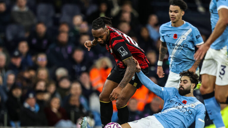 Antoine Semenyo of Bournemouth is tackled by Josko Gvardiol of Manchester City during the Premier League match Manchester City vs Bournemouth at Etihad Stadium, Manchester, United Kingdom, 2nd November 2025

(Photo by Alfie Cosgrove/News Images)

*** GER AUT SUI OUT *** in Manchester, United Kingdom on 11/3/2025. (Photo by Alfie Cosgrove/News Images/Sipa USA)
2025.11.03 Manchester
pilka nozna liga angielska
Manchester City - AFC Bournemouth
Foto News Images/SIPA USA/PressFocus

!!! POLAND ONLY !!!