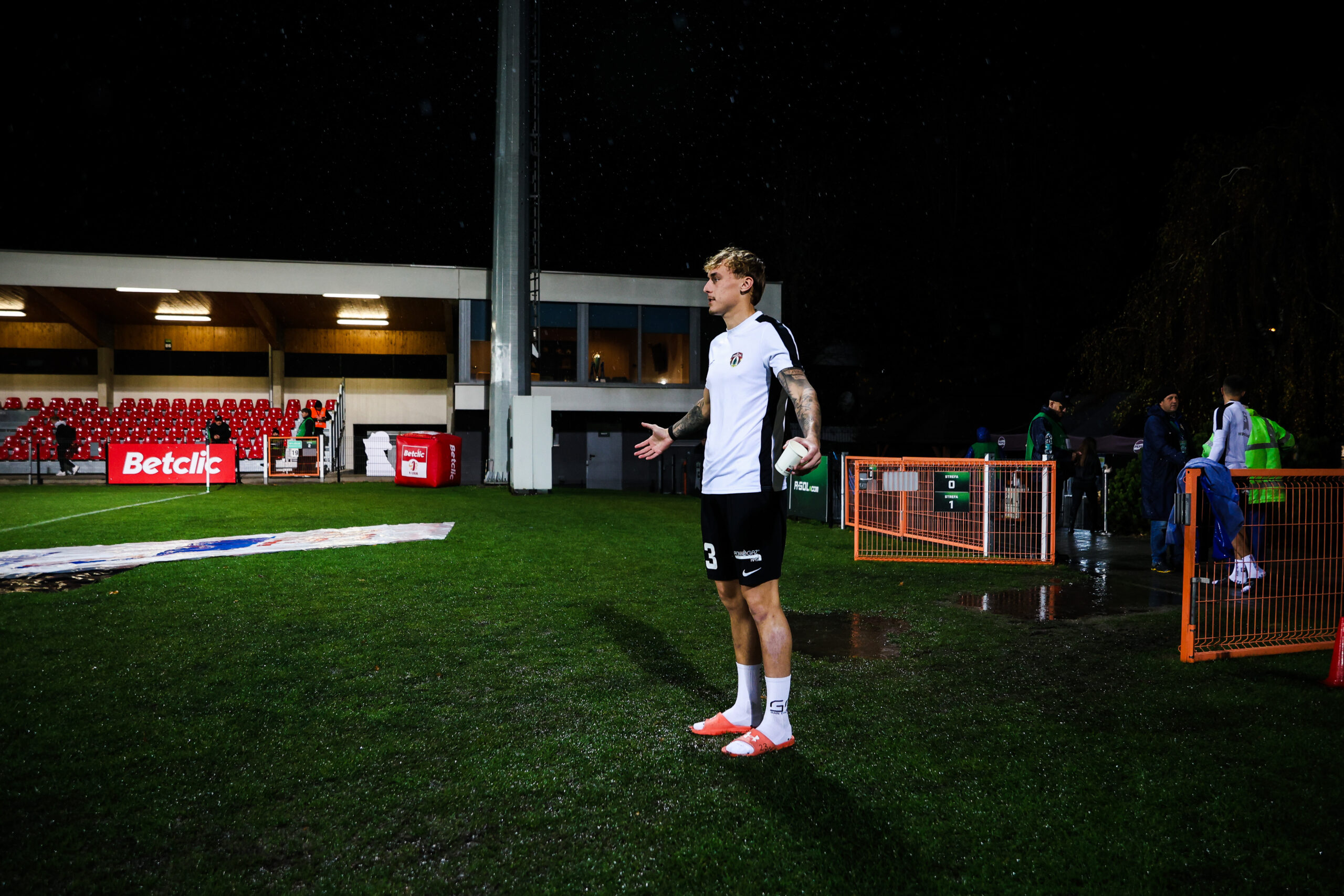 2025.11.03 Niepolomice
Pilka nozna Betclic 1 Liga Sezon 2025/2026
Puszcza Niepolomice - Stal Mielec
N/z Deszcz, mecz odwolany, Puszcza Niepiolomice, stadion niepolomice
Foto Marta Badowska / PressFocus

2025.11.03 Niepolomice
Football Polish Betclic 1 League 2025/2026
Deszcz, mecz odwolany, Puszcza Niepiolomice, stadion niepolomice
Credit: Marta Badowska / PressFocus