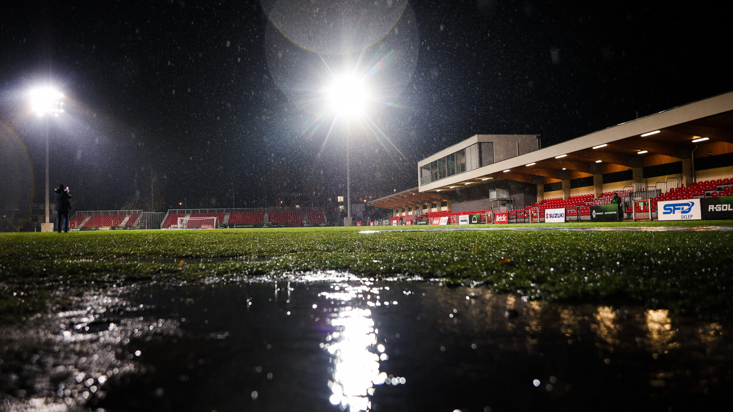 2025.11.03 Niepolomice
Pilka nozna Betclic 1 Liga Sezon 2025/2026
Puszcza Niepolomice - Stal Mielec
N/z Deszcz, mecz odwolany, Puszcza Niepiolomice, stadion niepolomice
Foto Marta Badowska / PressFocus

2025.11.03 Niepolomice
Football Polish Betclic 1 League 2025/2026
Deszcz, mecz odwolany, Puszcza Niepiolomice, stadion niepolomice
Credit: Marta Badowska / PressFocus