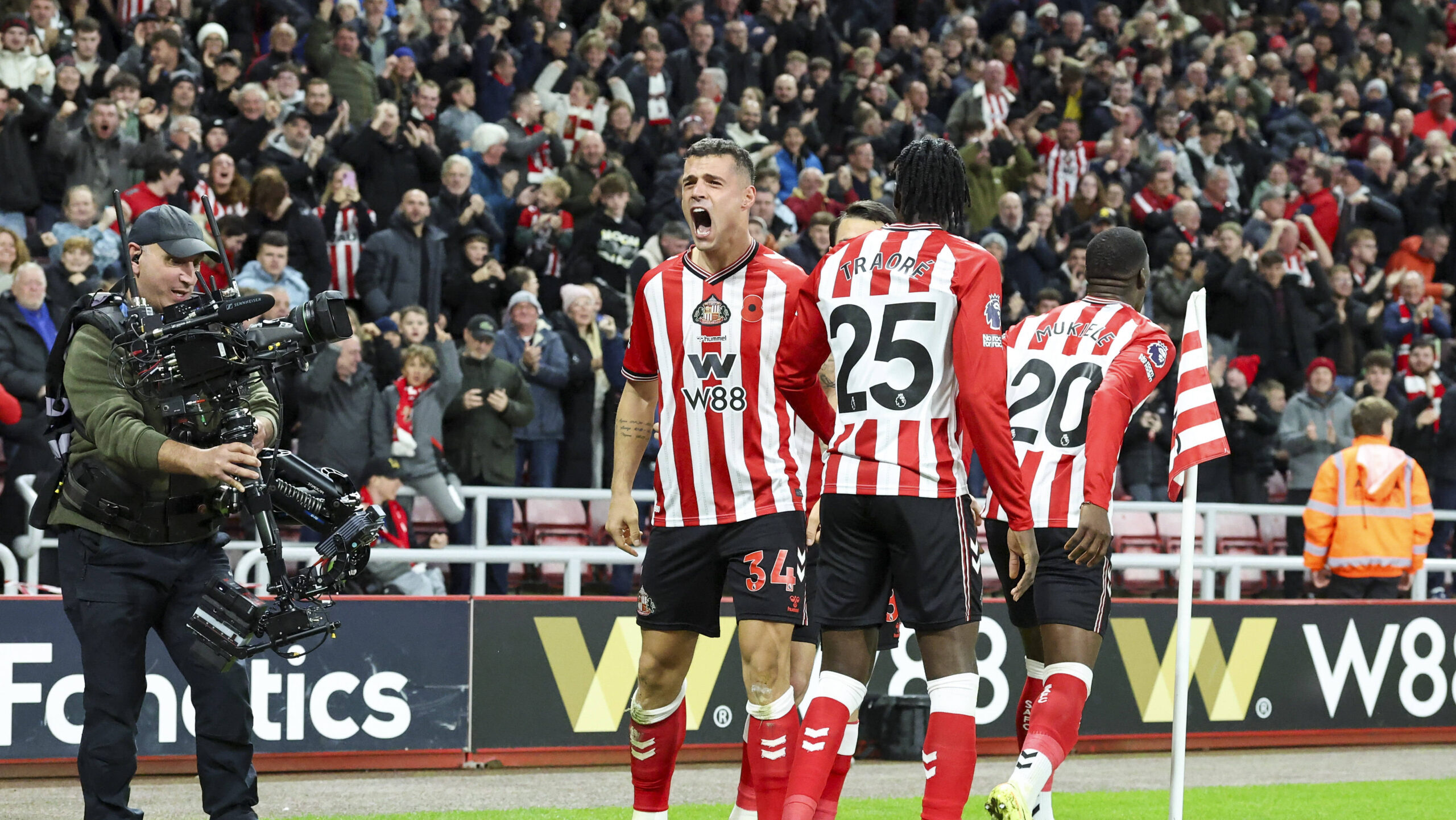 Sunderland v Everton, Premier League Sunderland midfielder Granit Xhaka 34 scores a GOAL 1-1 and celebrates during the Sunderland v Everton English Premier League match at the Stadium of Light, Sunderland, England on 3 November 2025 Credit: Phil Duncan/Every Second Media Editorial use only. All images are copyright Every Second Media Limited. No images may be reproduced without prior permission. All rights reserved. Premier League and Football League images are subject to licensing agreements with Football DataCo Limited. see https://www.football-dataco.com Copyright: xIMAGO/EveryxSecondxMediax ESM-1653-0040 PhilxDuncanx/xEveryxSecondxMediax
2025.11.03 Sunderland
pilka nozna , liga angielska
Sunderland - Everton
Foto IMAGO/PressFocus

!!! POLAND ONLY !!!