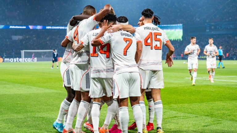 04.11.2025, Paris Saint-Germain vs. FC Bayern Munchen, UEFA Champions League, 04. Spieltag Tor zum 0:1 durch Luis Diaz FC Bayern Munchen, 14 hier im Jubel mit Dayot Upamecano FC Bayern Muenchen, 2 Harry Kane FC Bayern Muenchen, 9 Serge Gnabry FC Bayern Muenchen, 7 Aleksandar Pavlovic FC Bayern Muenchen, 45 *** 04 11 2025, Paris Saint Germain vs FC Bayern Munich, UEFA Champions League, 04 Matchday Goal for 0 1 by Luis Diaz FC Bayern Munich, 14 here celebrating with Dayot Upamecano FC Bayern Munich, 2 Harry Kane FC Bayern Munich, 9 Serge Gnabry FC Bayern Munich, 7 Aleksandar Pavlovic FC Bayern Munich, 45 Copyright: xBahhoxKarax
2025.11.04 Paryz
pilka nozna liga mistrzow
PSG - Bayern Monachium
Foto IMAGO/PressFocus

!!! POLAND ONLY !!!