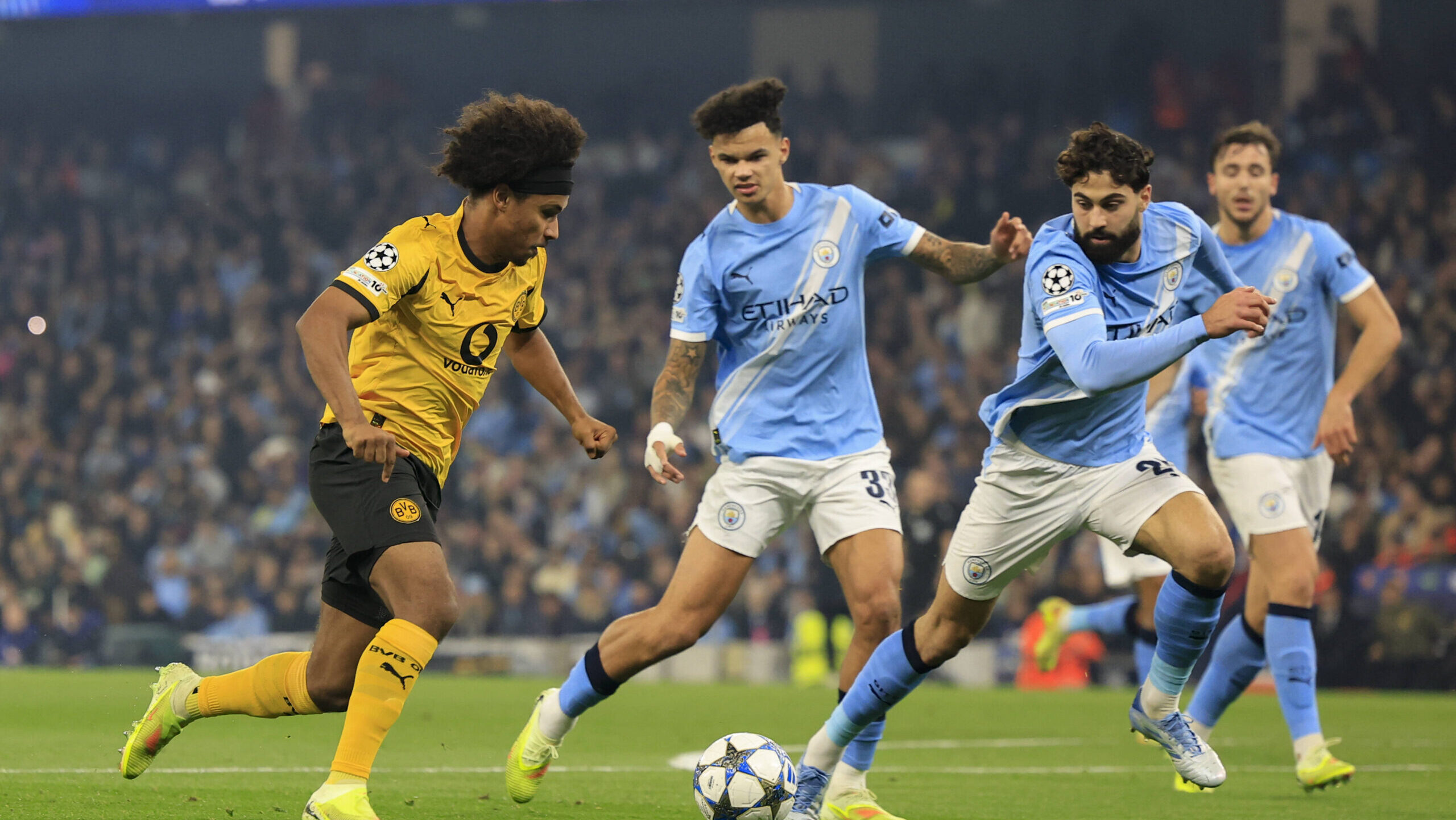 Manchester City v Borussia Dortmund Champions League 05/11/2025. Karim Adeyemi 27 of Borussia Dortmund runs into attack during the Champions League match between Manchester City and Borussia Dortmund at the Etihad Stadium, Manchester, England on 5 November 2025. Manchester Etihad Stadium Manchester England Editorial use only , Copyright: xConorxMolloyx PSI-23168-0035
2025.11.05 Manchester
pilka nozna liga mistrzow
Manchester City - Borussia Dortmund
Foto IMAGO/PressFocus

!!! POLAND ONLY !!!