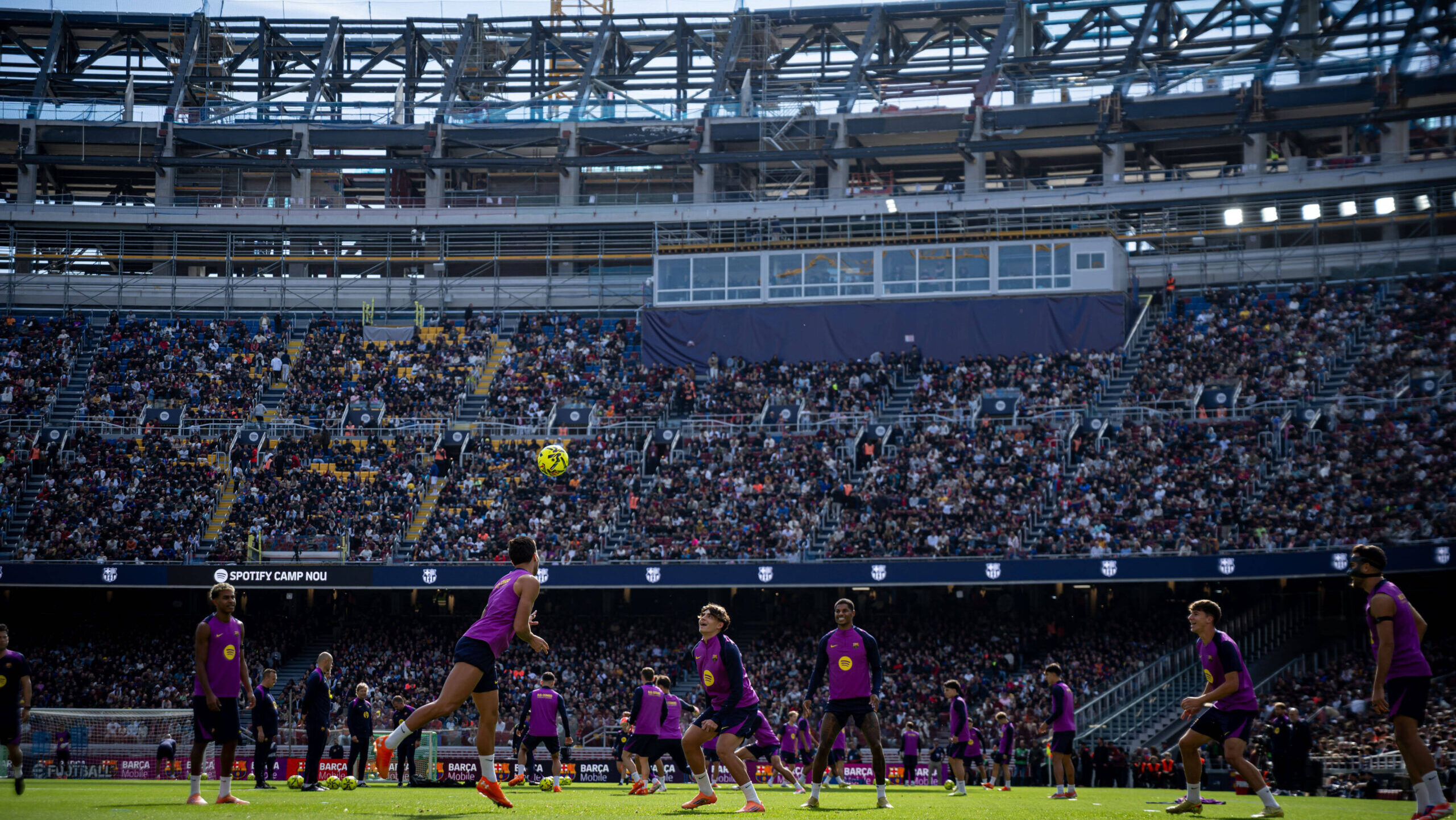 Player of FC Barcelona during FC Barcelona&#039;s first training at Spotify Camp Nou following its renovation. At Spotify Camp Nou in Barcelona, , Spain, on November 07 2025. Photo by Felipe Mondino-/ ipa-agency.net - //IPAPRESSITALY_IPA_Agency_IPA67649015/Credit:/IPA/SIPA/2511071400
2025.11.07 Barcelona
pilka nozna liga hiszpanska
FC Barcelona - trening na Camp Nou
Foto /IPA/SIPA/PressFocus

!!! POLAND ONLY !!!