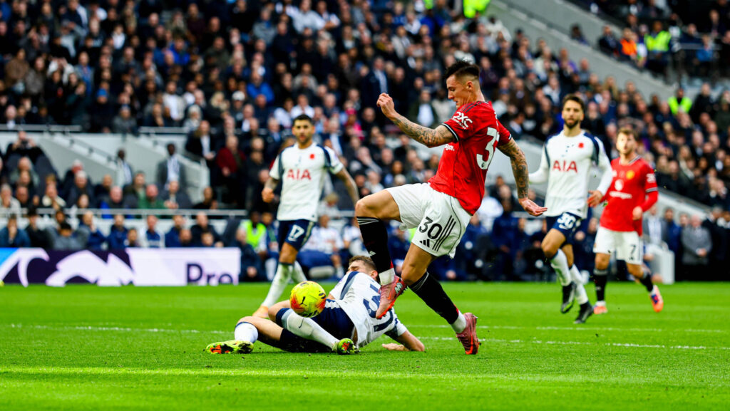 Tottenham Hotspur v Manchester United, ManU Premier League 08/11/2025. Benjamin Sesko 30 of Manchester United through on goal during the Premier League match between Tottenham Hotspur and Manchester United at Tottenham Hotspur Stadium, London, United Kingdom on 8 November 2025. Editorial use only DataCo restrictions apply See www.football-dataco.com , Copyright: xNigelxKeenex PSI-23192-0047
2025.11.08 Londyn
pilka nozna liga angielska
Tottenham Hotspur - Manchester United
Foto IMAGO/PressFocus

!!! POLAND ONLY !!!