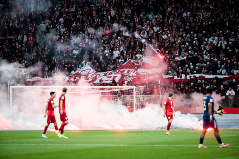 2025.11.14 Warszawa
Pilka nozna Kwalifikacje Mistrzostw Swiata 2026
Polska - Holandia
N/z polscy kibice race przerwany mecz polish fans piro
Foto Mateusz Porzucek PressFocus

2025.11.14 Warszawa
Football - FIFA World Cup 2026 Qualifying round Poland - Netherlands Warsaw PGE Narodowy
Polska - Holandia
polscy kibice race przerwany mecz polish fans piro
Credit: Mateusz Porzucek PressFocus