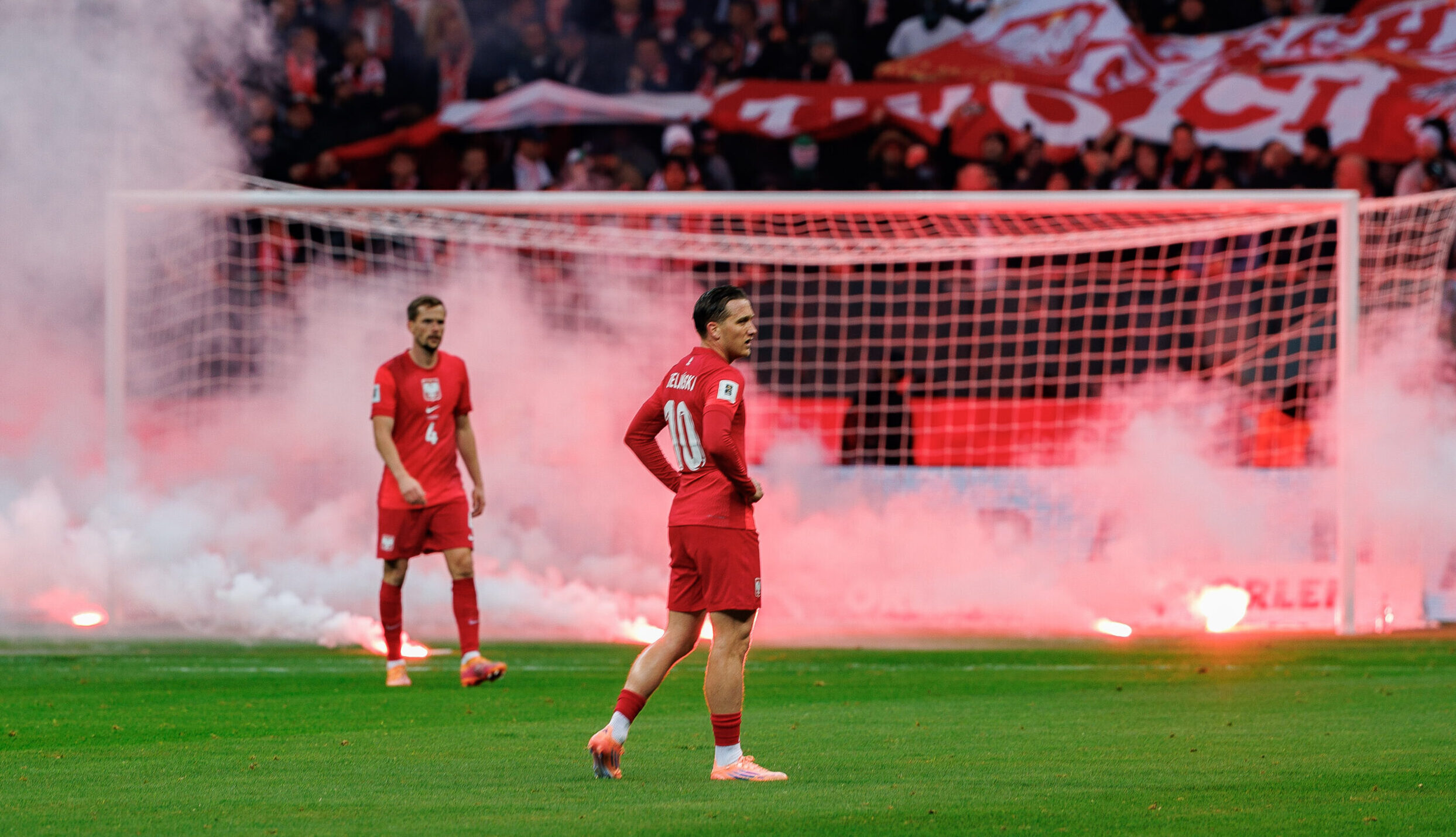 2025.11.14 Warszawa
Pilka nozna Kwalifikacje Mistrzostw Swiata 2026
Polska - Holandia
N/z Piotr Zielinski przerwany mecz race na murawie kibice
Foto Tomasz Folta / PressFocus

2025.11.14 Warszawa
Football FIFA World Cup 2026 Qualifying round
Poland - Netherlands
Piotr Zielinski przerwany mecz race na murawie kibice
Credit: Tomasz Folta / PressFocus