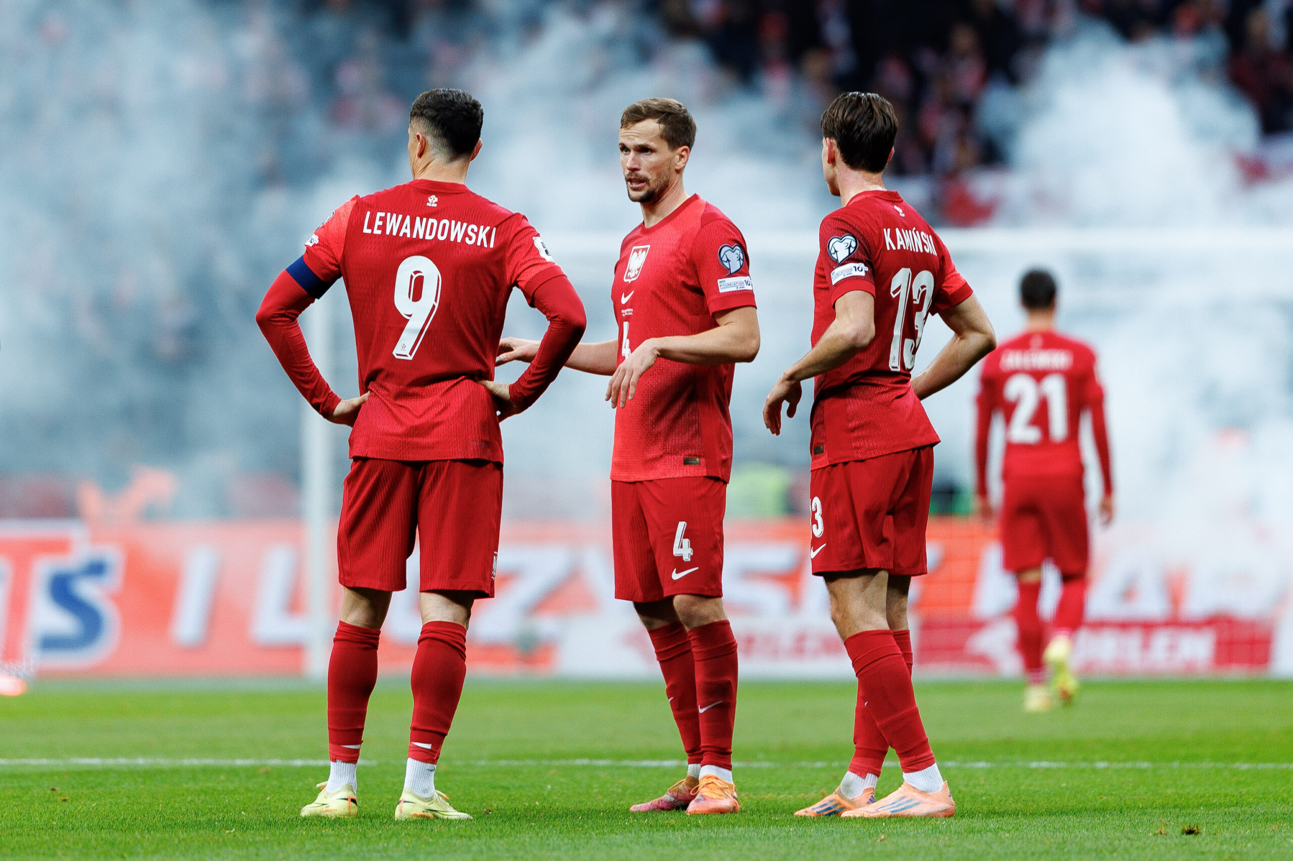 2025.11.14 Warszawa
Pilka nozna Kwalifikacje Mistrzostw Swiata 2026
Polska - Holandia
N/z Tomasz Kedziora  Jakub Kaminski Robert Lewandowski przerwany mecz race na murawie kibice
Foto Tomasz Folta / PressFocus

2025.11.14 Warszawa
Football FIFA World Cup 2026 Qualifying round
Poland - Netherlands
Tomasz Kedziora  Jakub Kaminski Robert Lewandowski przerwany mecz race na murawie kibice
Credit: Tomasz Folta / PressFocus