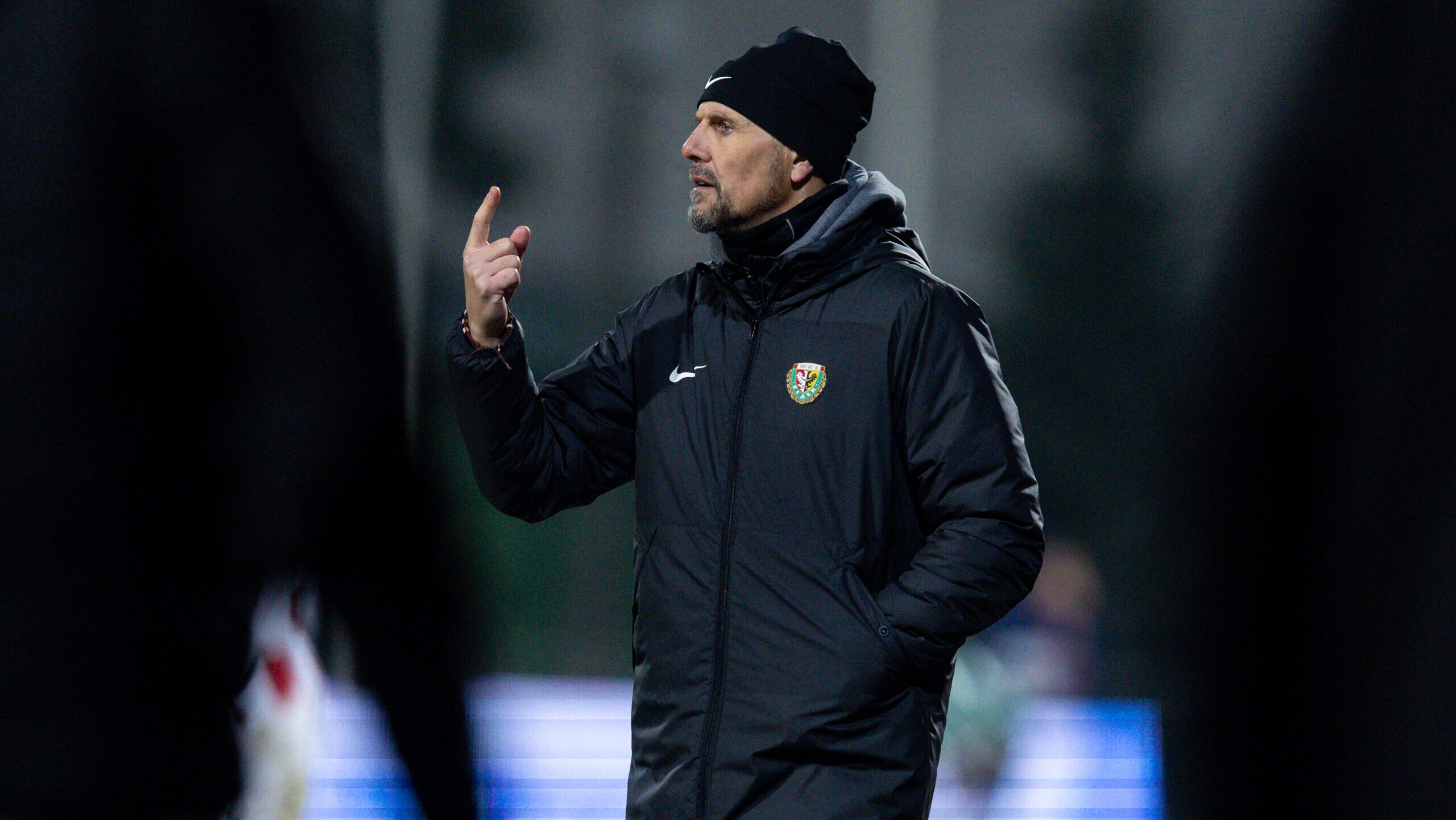 2025.11.21 Pruszkow pilka nozna Betclic 1. Liga sezon 2025/2026
Pogon Grodzisk Mazowiecki - Slask Wroclaw
N/z Trener Ante Simundza (Sllask)
Foto Tomasz Jastrzebowski / Foto Olimpik / PressFocus

2025.11.21 Pruszkow Football Polish 1st Division 2025/2026
Pogon Grodzisk Mazowiecki - Slask Wroclaw
Trener Ante Simundza (Sllask)
Credit: Tomasz Jastrzebowski / Foto Olimpik / PressFocus